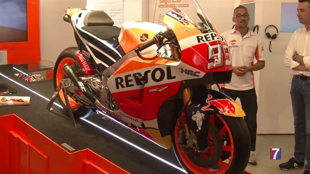 La moto campeona del mundo se exhibe en Portugalete.