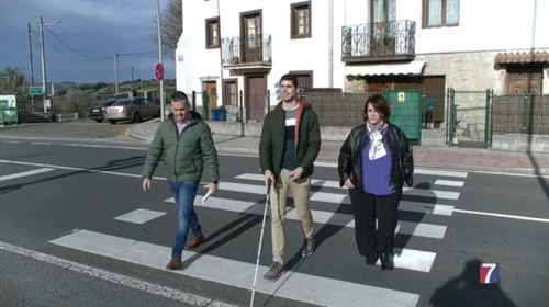 Abanto instala sistemas sonoros para invidentes en una docena de semáforos