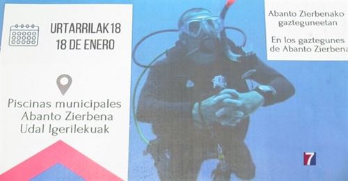 Abanto oferta, por primera vez, clases de buceo en las piscinas municipales