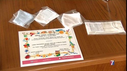 1.300 txikis abantoarras disponen ya de sus mascarillas lavables y reutilizables