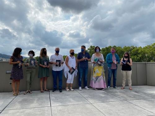 El libro Kirmen Uribe Bizitza, Fikzioa estudia la obra del escritor ondarrutarra