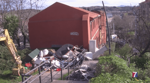 Comienza el derribo del edificio desalojado precipitadamente en Sestao (4)