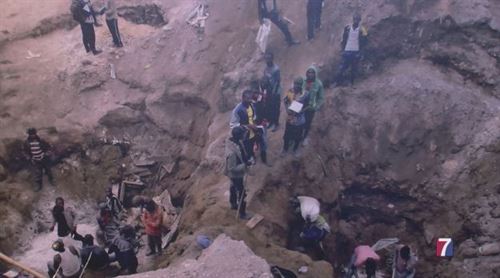 Estudiantes de Ortuella advierten de la salvaje explotación de personas para la fabricación de nuestros móviles