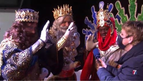 Los txikis barakaldeses piden sus regalos de última hora a Melchor, Gaspar y Baltasar