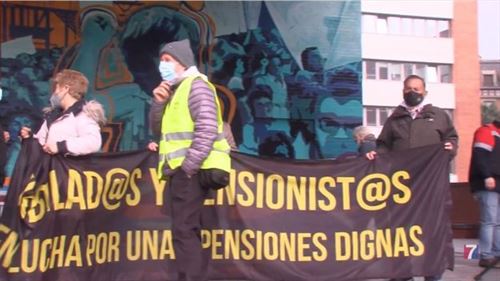 Los pensionistas de Barakaldo exigen a los políticos que si no cumplen con su deber “que se retiren”