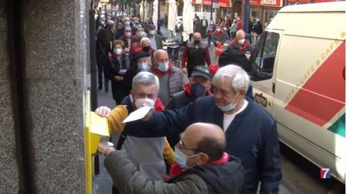 Los pensionistas de Portugalete le envían su carta a Escrivá por correo