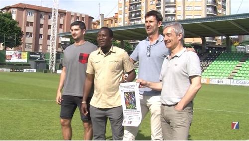 Un partido de fútbol solidario enfrentará a una selección de jugadores africanos contra un combinado vasco en el Campo de Las Llanas