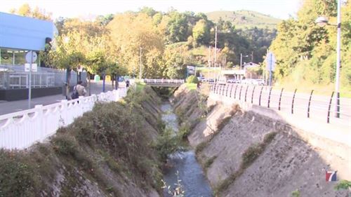 URA licita las obras para restaurar la ribera del río Castaños a su paso por Gorostiza