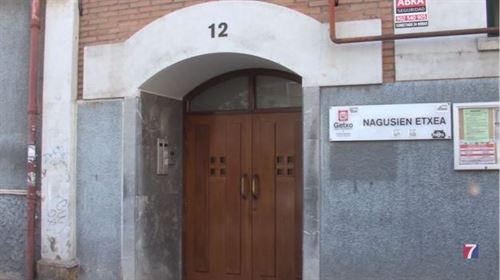 El Ayuntamiento de Getxo “ofrece alternativas” a los mayores de la Nagusien Etxea de Romo (2)
