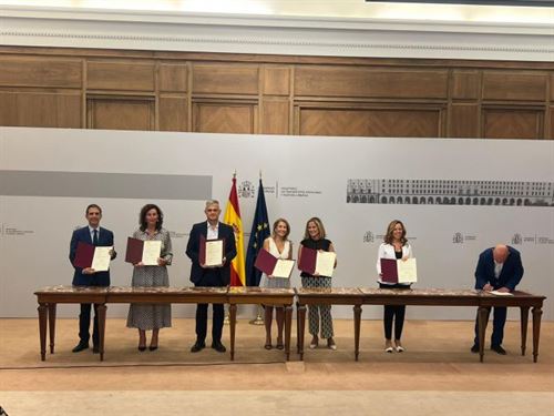La alcaldesa de Barakaldo firma en Madrid el protocolo de actuación de la Agenda Urbana