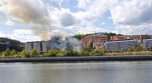 Los bomberos realizan dos actuaciones por incendios hoy en Barakaldo