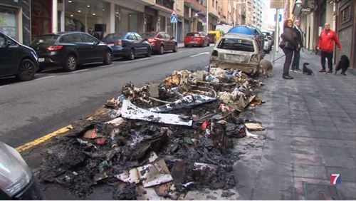El incendio de contenedores calcina un coche en Santurtzi