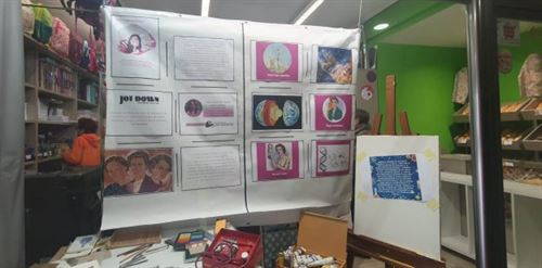 Los escaparates de Abanto difunden los logros de las mujeres científicas