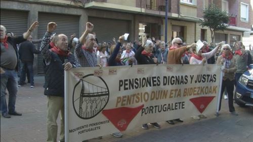 Los pensionistas de Portugalete se manifiestan ante los supermercados contra la subida descarada y abusiva de los precios