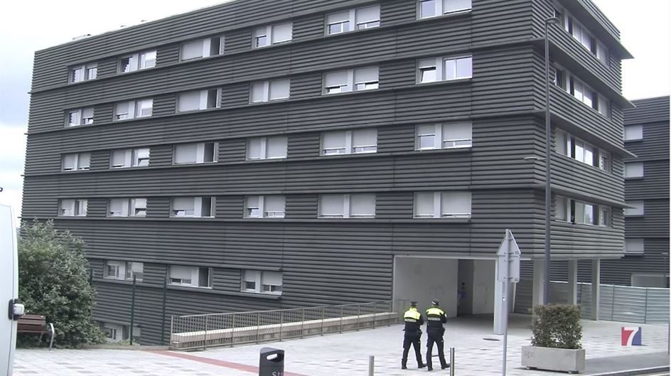 Una patrulla «perpetúa» vela por la seguridad en el barrio San Juan de Santurtzi tras el realojo de familias conflictivas