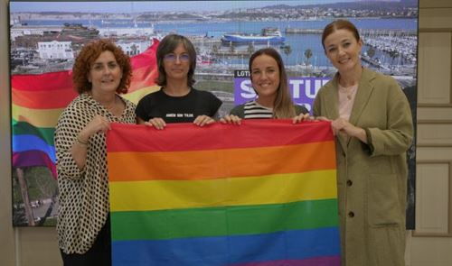 Santurtzi vuelve a reivindicar el orgullo LGTBI con una regata