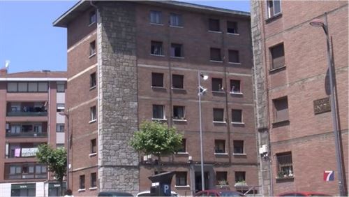 Un dispositivo policial impide que la familia ocupa de Cruces reincida
