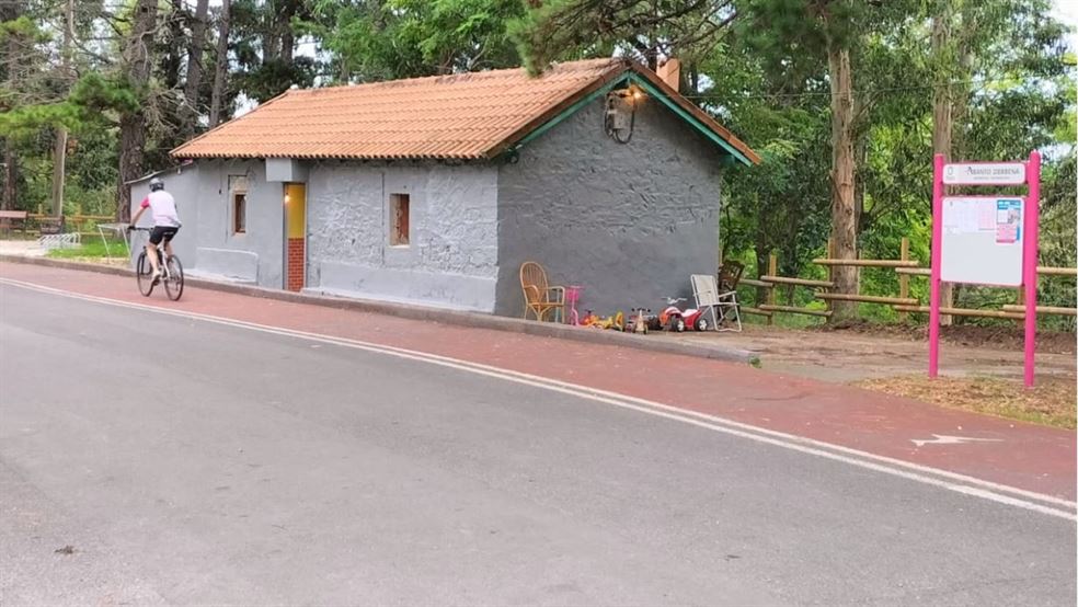 El Ayuntamiento de Abanto intenta recuperar el antiguo bar de Castaños, ocupado desde este mes