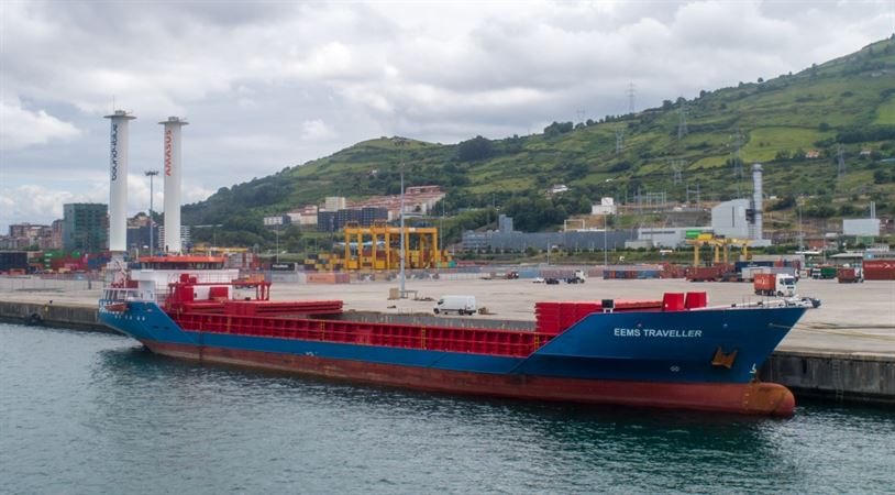 El Puerto de Bilbao acoge la instalación de las velas de succión más grandes del mundo en un buque comercial (2)