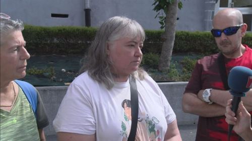 Vecinos de Ortuella califican de insuficientes las medidas adoptadas para exterminar la invasión de cucarachas