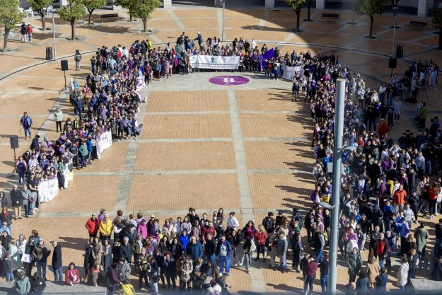 Leioa visibiliza la situación de las mujeres migrantes en el acto institucional del 8M