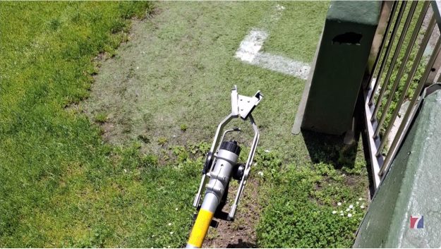Renovados los aspersores de riego en el Campo Municipal de Las Llanas