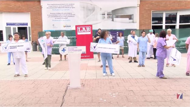 LAB se concentra frente al Hospital de Cruces y presenta medidas para “fortalecer” Osakidetza