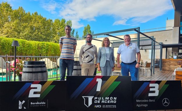 amaia-del-campo-junto-a-ruben-sanz-manu-gomez-y-txema-pradera-en-la-presentacion-de-esta-manana