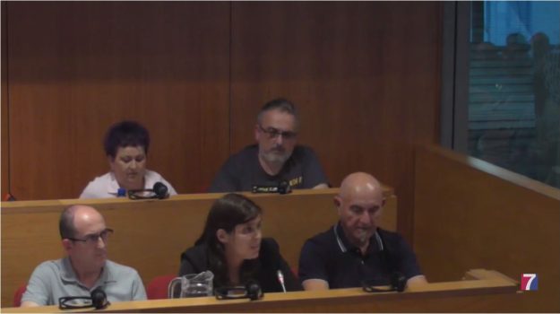 La concejala socialista explica las razones para no apoyar la moción de los vecinos de Lutxana
