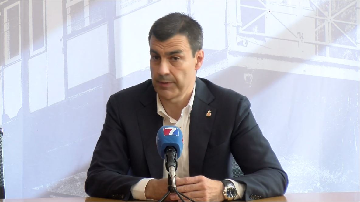 el-alcalde-de-trapagaran-garantiza-su-puesto-de-trabajo-a-trabajadores-de-piscinas-y-polideportivo