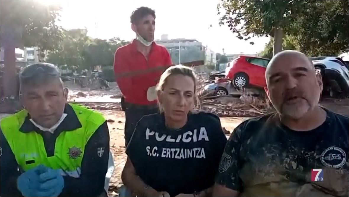 Policías vascos relatan en TELE7 su dura experiencia como voluntarios en Valencia