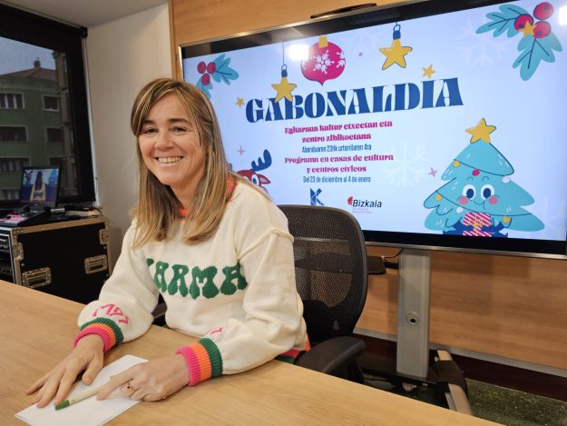 nerea-cantero-concejala-de-cultura-en-la-presentacion-de-la-programacion-navidena-en-las-casas-de-cultura-24-12-2
