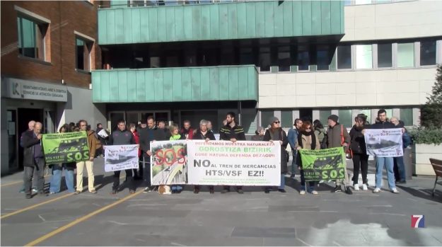 Barakaldo cubrirá el parque infantil del Grupo Zuazo