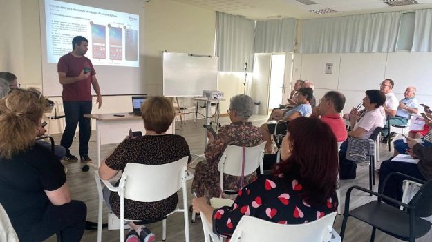Nuevos talleres de la Diputación para ayudar a reducir la brecha digital en Bizkaia